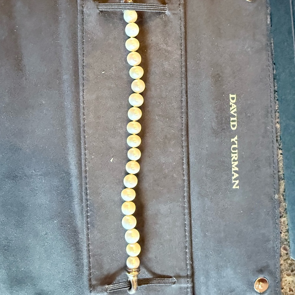 David Yurman White Pearl Bracelet with sterling silver clasp. - Picture 2 of 4